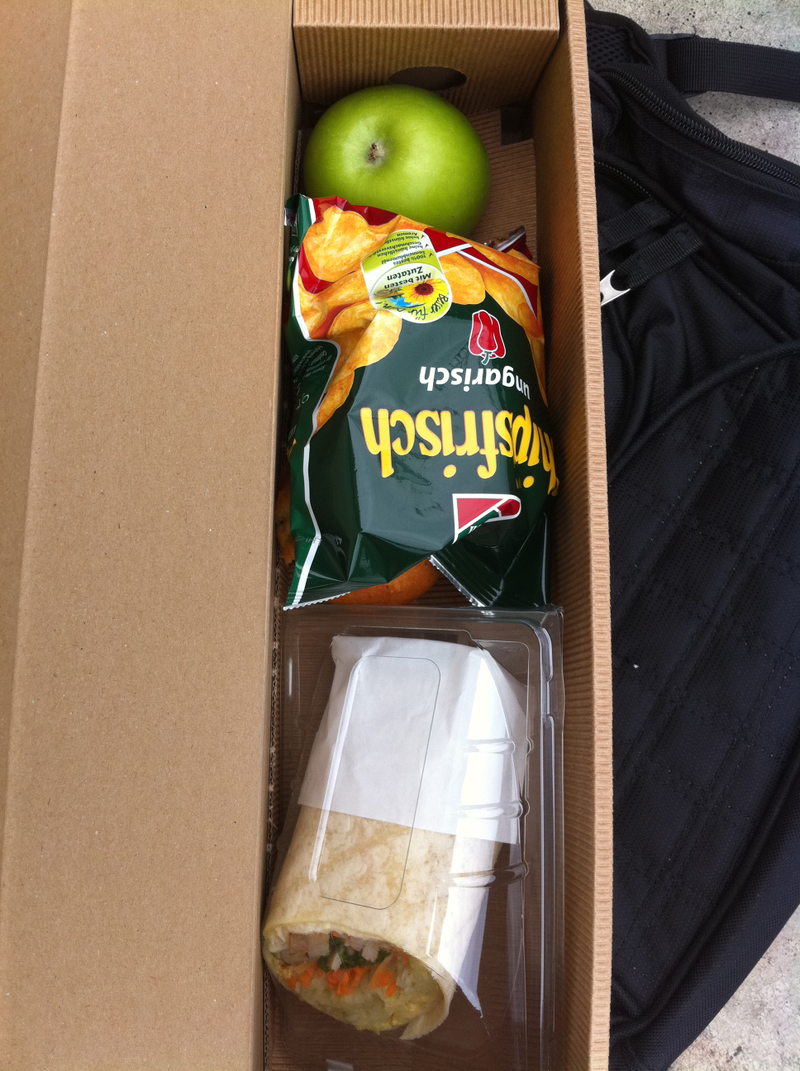 Illustration for article titled Microsoft GamesCom Press Event Lunch Unboxing